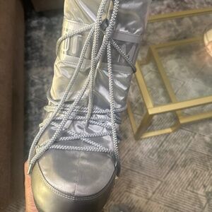 Moon boots